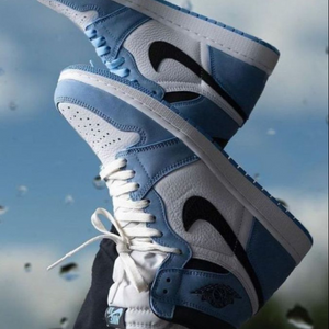 Air Jordan 1 Retro High OG 'University Blue'