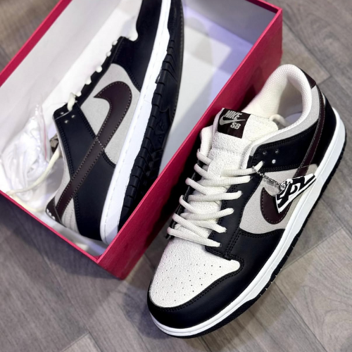 Dunk Low SE